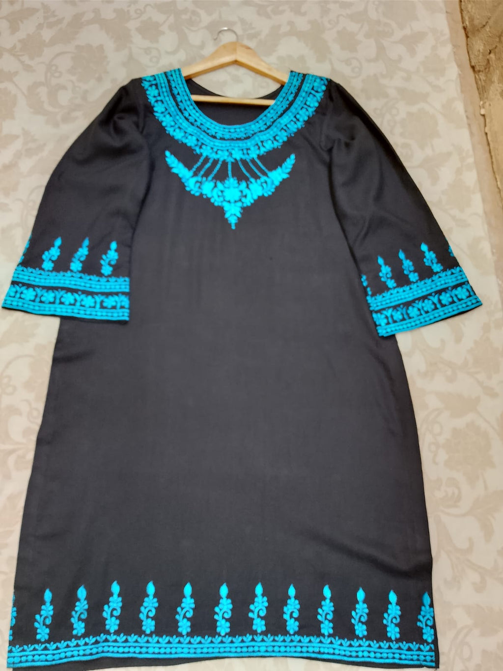 Noir Elegance – 2 Piece Embroidered Unstitched Winter Dhanak Suit
