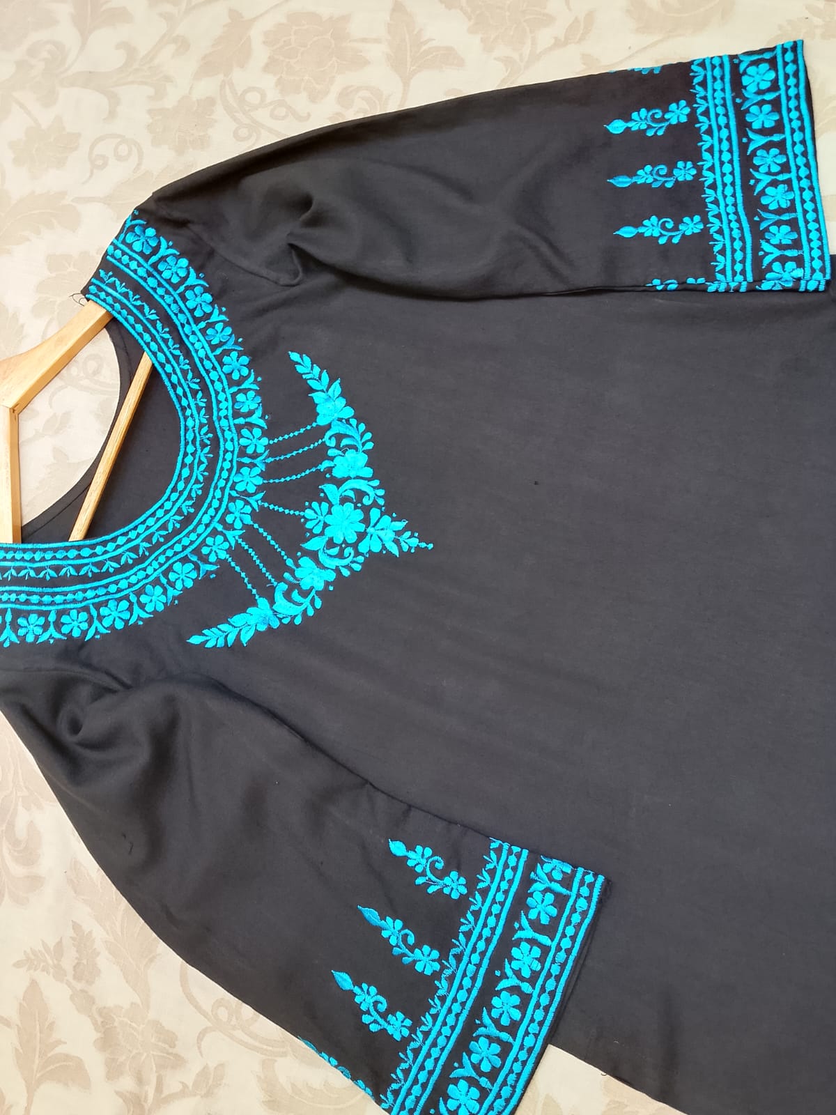 Noir Elegance – 2 Piece Embroidered Unstitched Winter Dhanak Suit