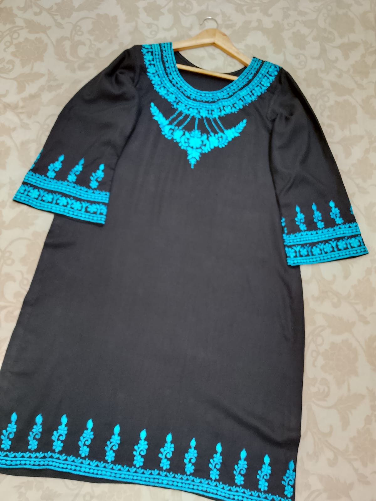 Noir Elegance – 2 Piece Embroidered Unstitched Winter Dhanak Suit