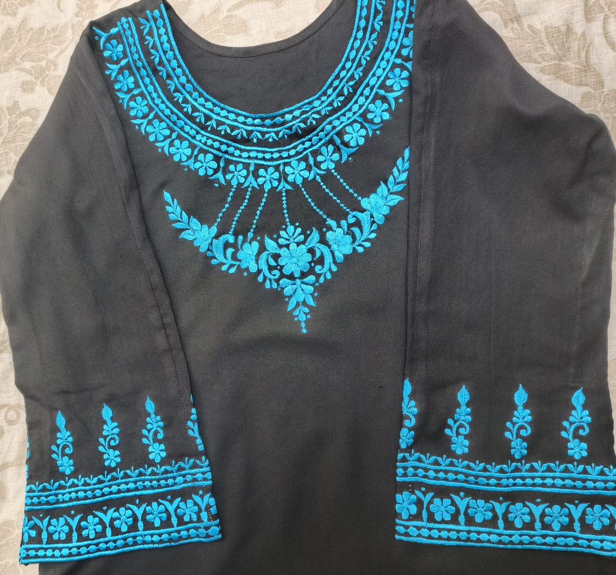 Noir Elegance – 2 Piece Embroidered Unstitched Winter Dhanak Suit